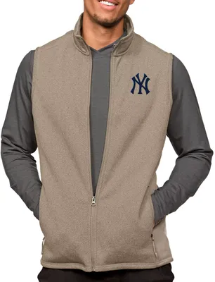 Antigua Men's New York Yankees Oatmeal Course Vest