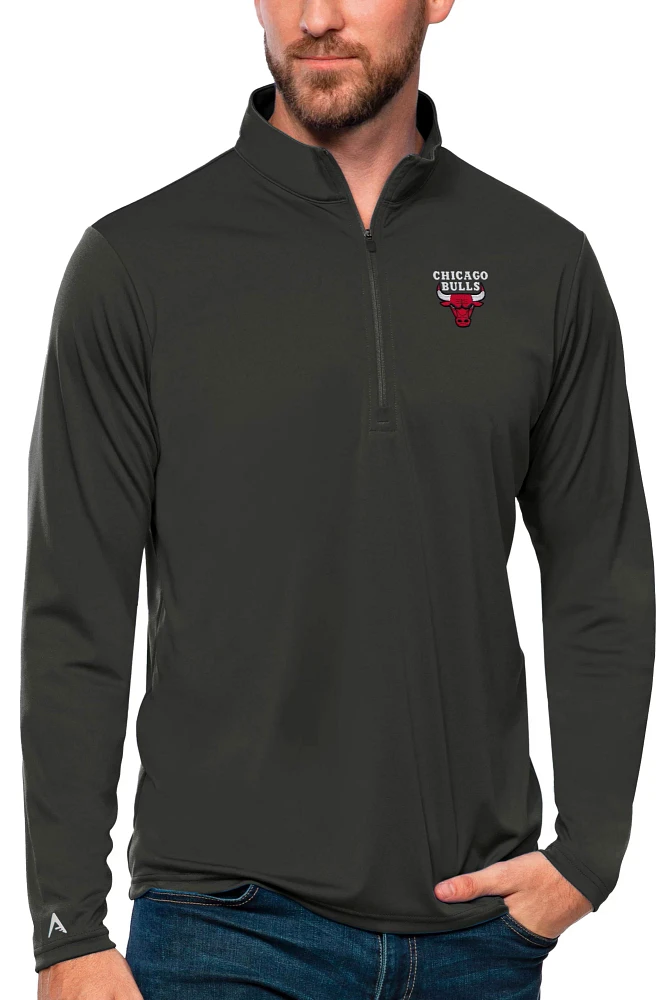 Antigua Men's Chicago Bulls Tribute Grey Pullover Sweater