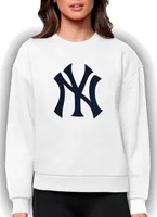 Antigua Women's New York Yankees White Victory Crew Pullover