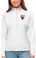 Antigua Women's Chicago Bulls Tribute Pullover Sweater