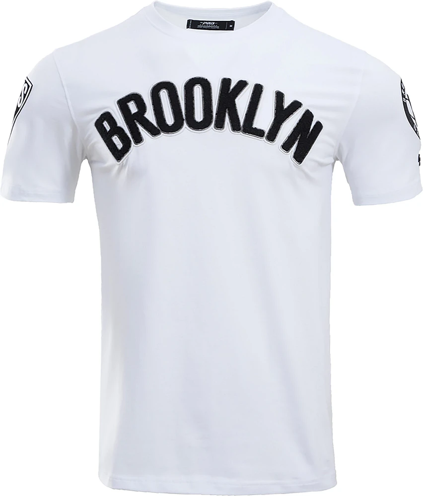 Pro Standard Men's Brooklyn Nets Chenille T-Shirt