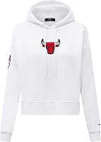 Pro Standard Women's Chicago Bulls Cropped Fleece Pullover Hoodie