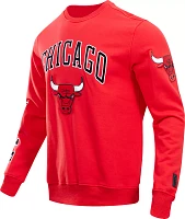 Pro Standard Men's Chicago Bulls Red Fleece Crewneck Sweater