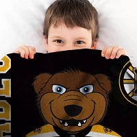 Uncanny Brands Boston Bruins Blades Blanket