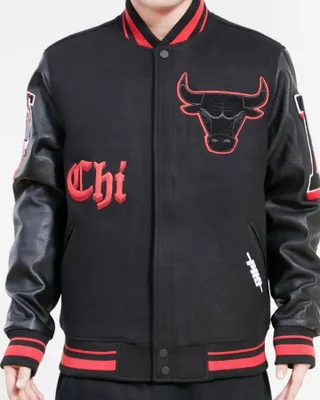 Pro Standard Chicago Bulls Varsity Jacket - Black on