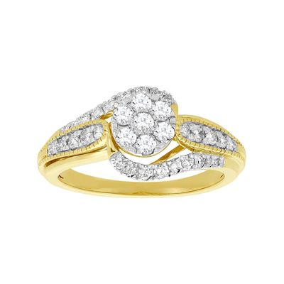 14k Yellow Gold Round-Shaped Flower Cluster Diamond Ring