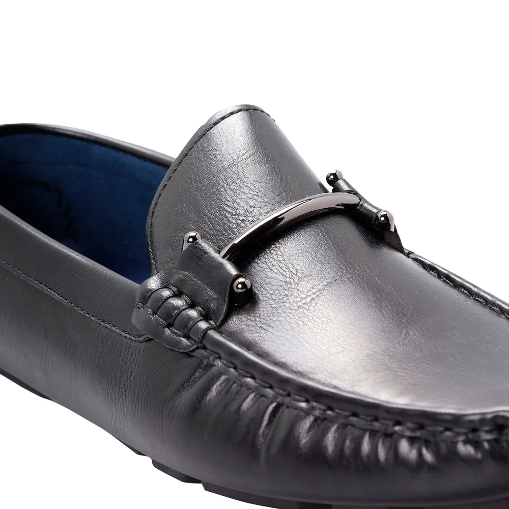 Mocasines color negro liso para hombre con aplicación metálica Dorothy Gaynor