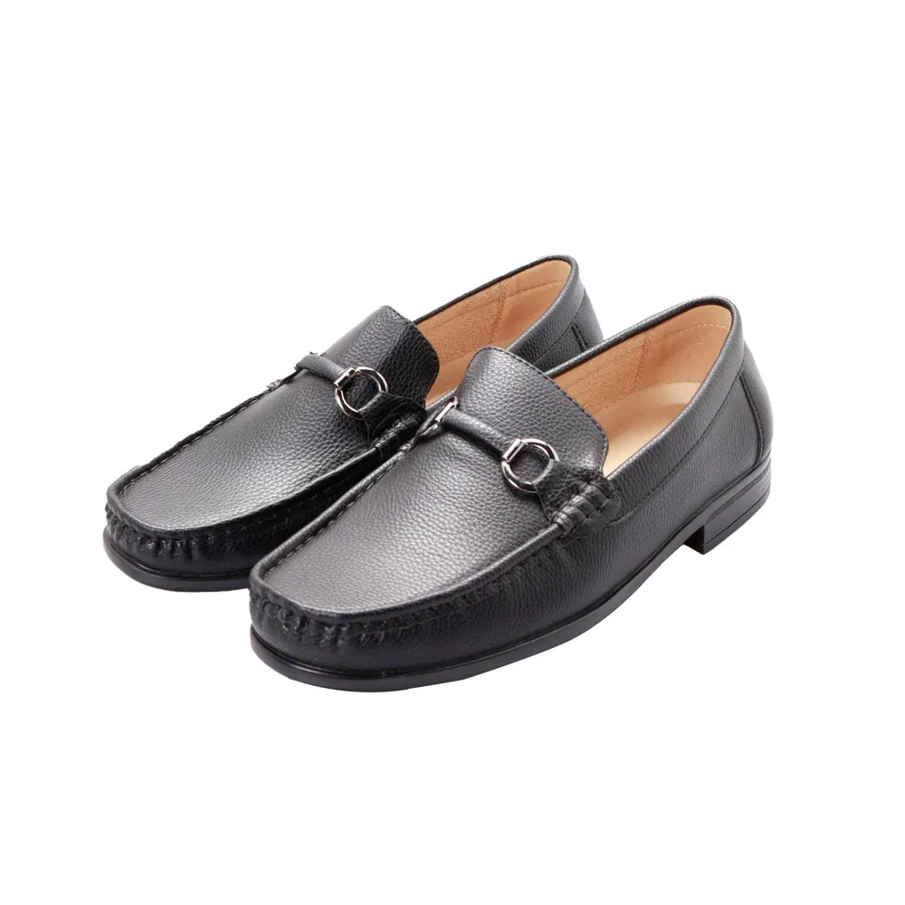 Mocasines color negro mate para hombre con detalles metálicos Dorothy Gaynor