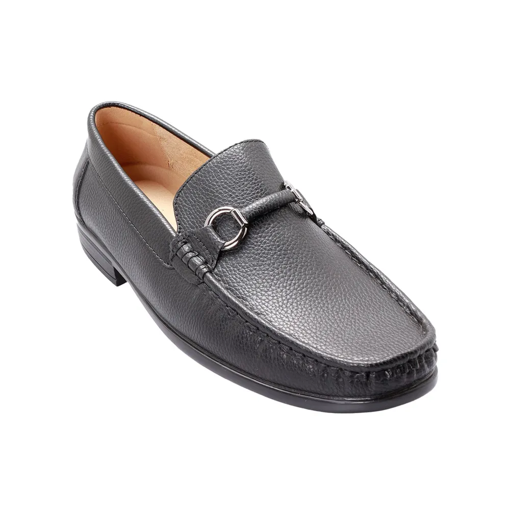 Mocasines color negro mate para hombre con detalles metálicos Dorothy Gaynor