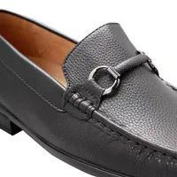 Mocasines color negro mate para hombre con detalles metálicos Dorothy Gaynor