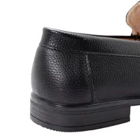 Mocasines color negro mate para hombre con detalles metálicos Dorothy Gaynor