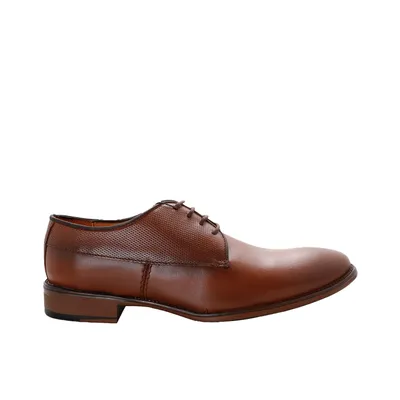 Zapatos Oxford color cognac con detalle perforado de puntos