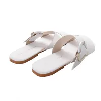 Sandalias Sara color blanco con hebilla lateral