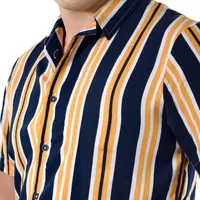 Camisa azul marino con rayas verticales