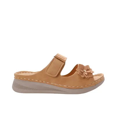 Sandalias Danna color camel con detalle de flor y perforado