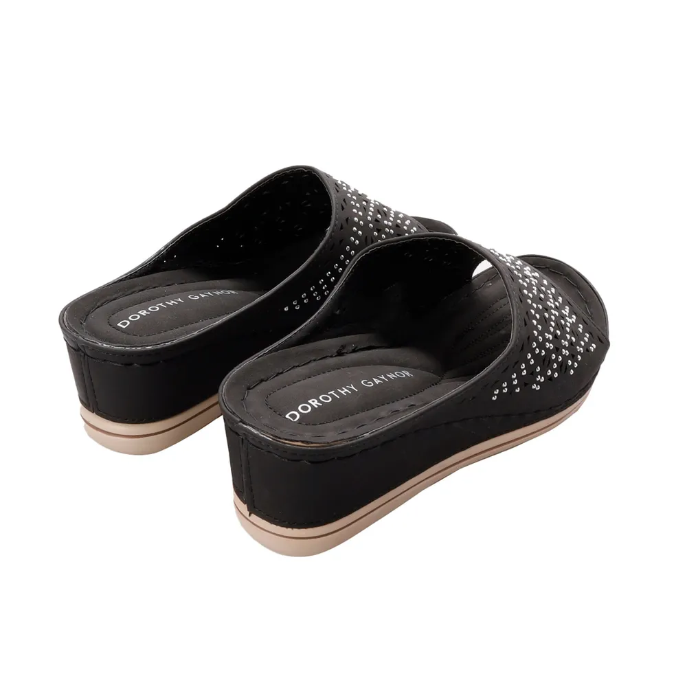 Sandalias Danna color negro con perforado y pedrería