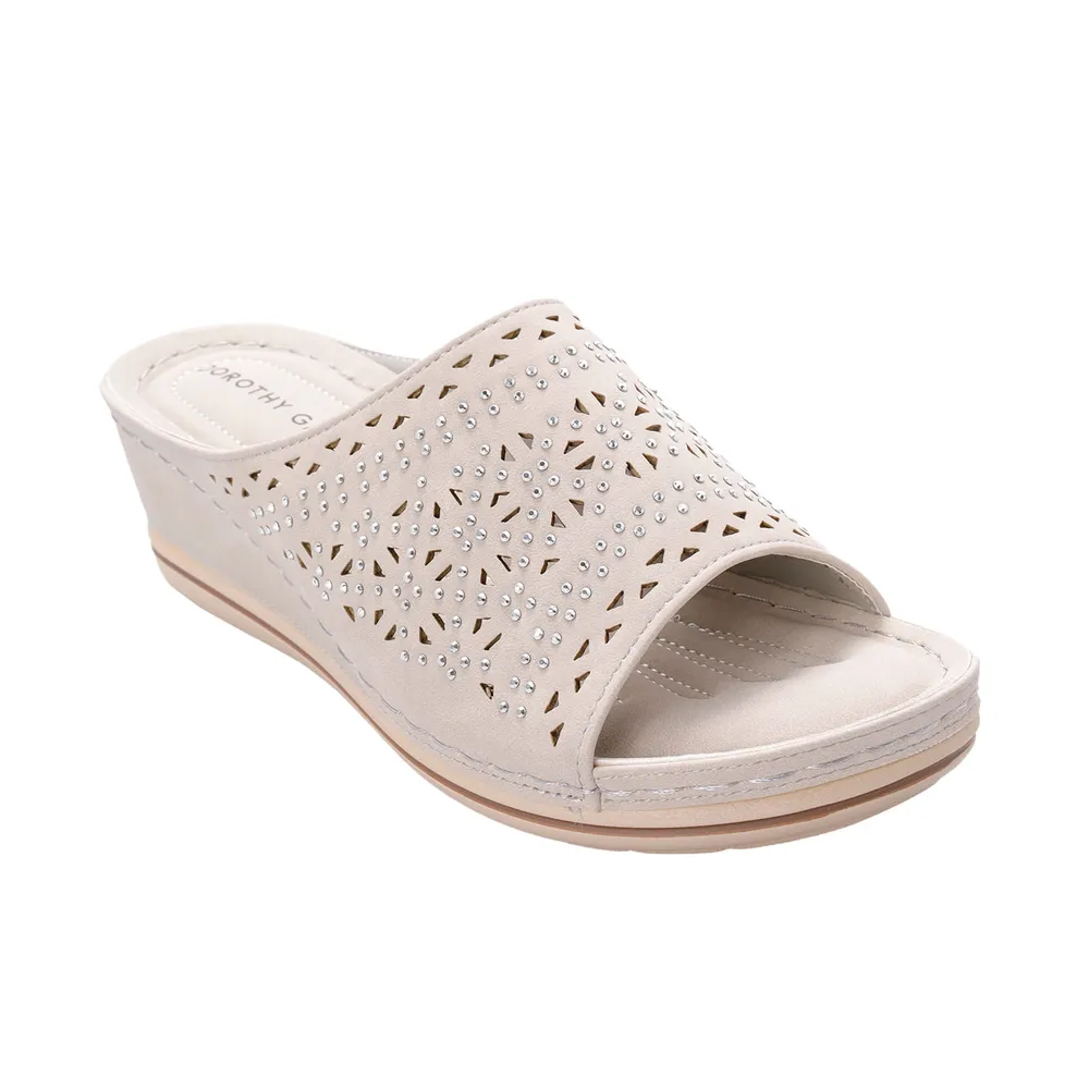 Sandalias Danna color gris con perforado y pedrería