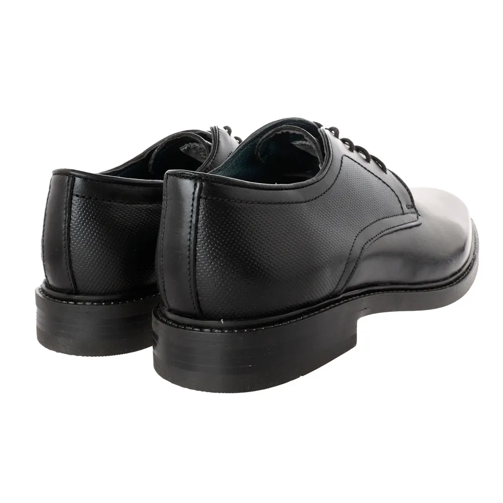 Zapatos Axel color negro con detalle perforado