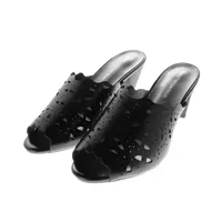 Sandalias color negro con tacón cuadrado