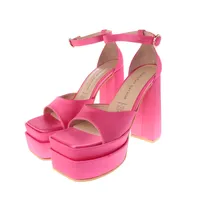 Sandalias Angelina color fucsia con plataforma y tacón cuadrado