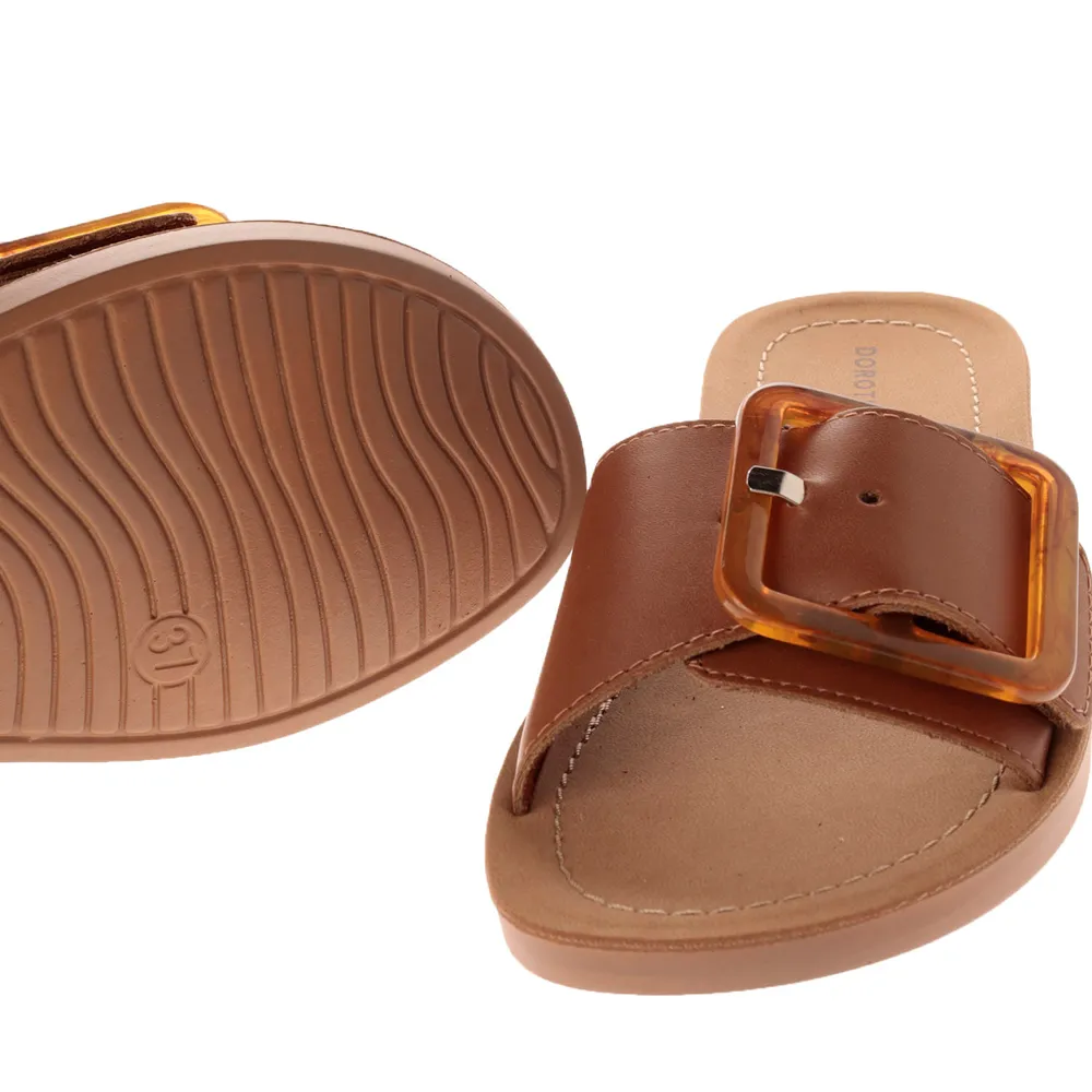 Sandalias Mariel color camel con hebilla tipo ámbar