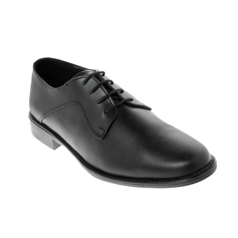 Zapatos color negro con detalle de costuras en laterales