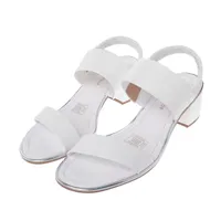 Sandalias Paulette color blanco con ajuste de resorte y tacón cuadrado