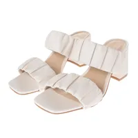 Sandalias Lesly color blanco con tacón y punta cuadrados