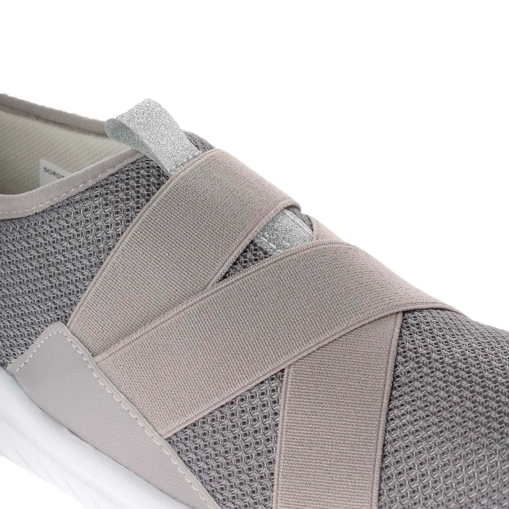 Tenis Sandra color gris de malla con ajuste resortes