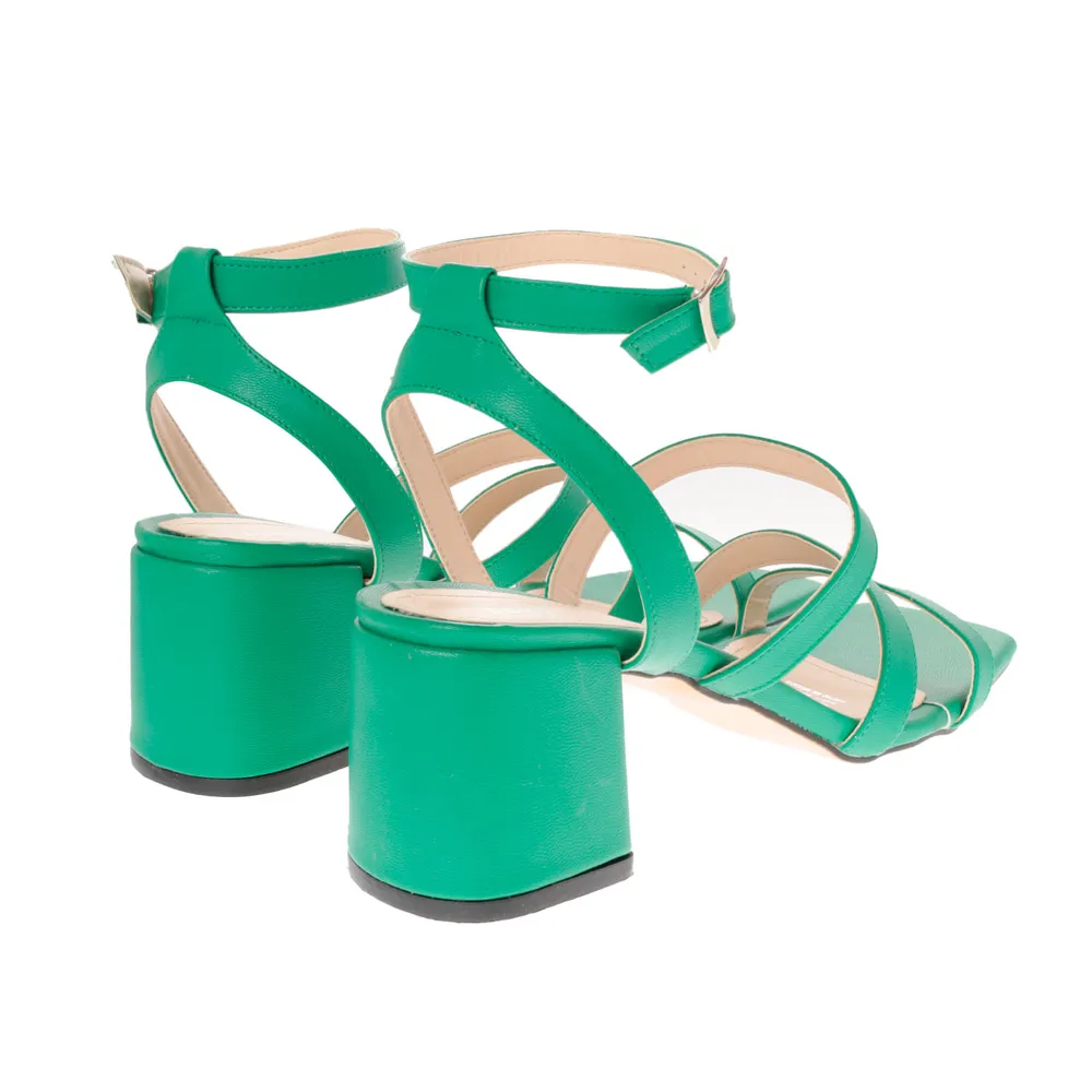 Sandalias Dorothy color verde con cintas en empeine y tacón cuadrado