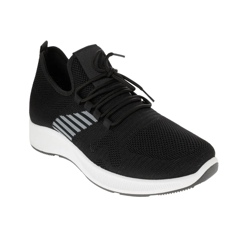 Tenis William color negro con textura y detalle de rayas grises