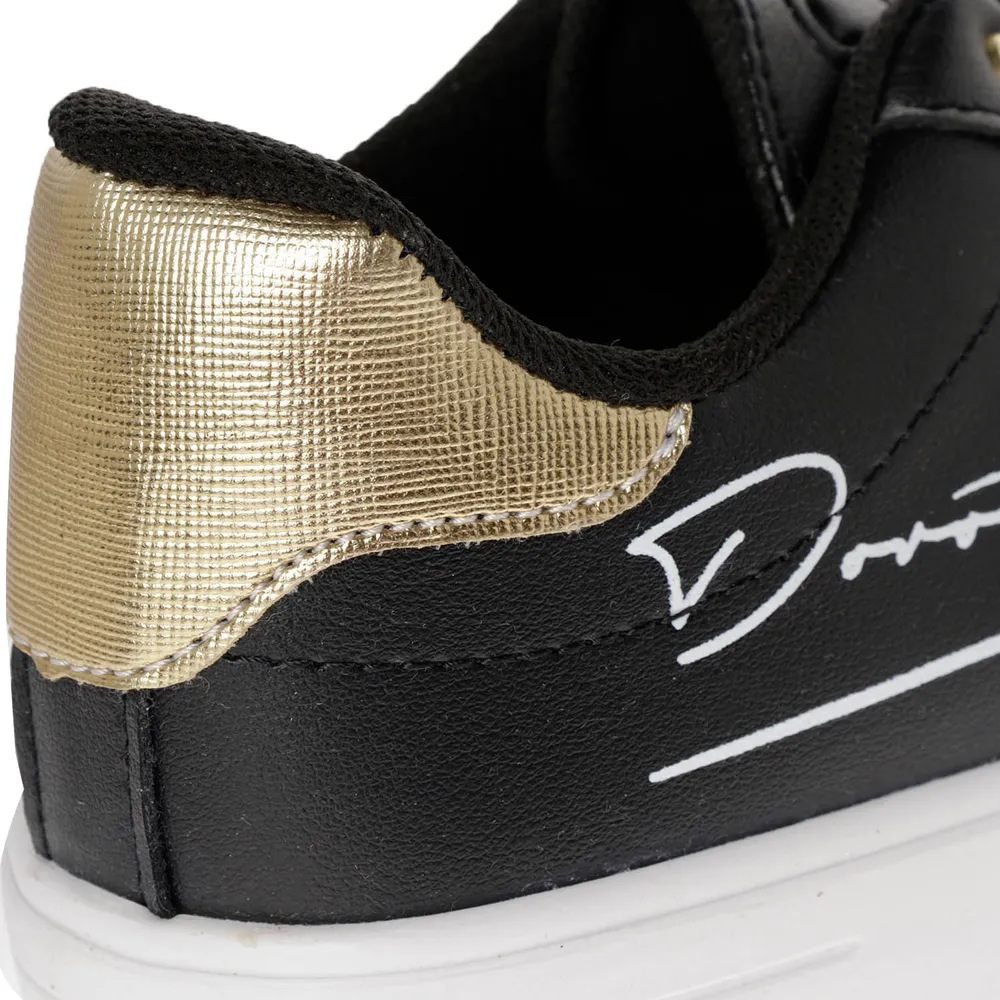 Tenis Aitana color negro con firma Dorothy Gaynor y detalle dorado