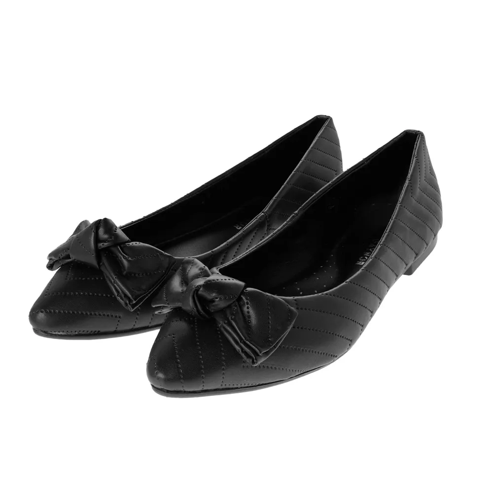 Balerina Miley color negro con detalle perforado