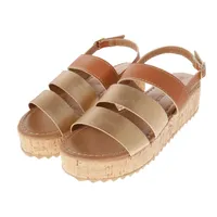 Sandalias Gaby color oro con suela corrida