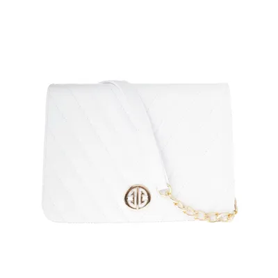 Bolsa color blanco con detalle de costuras y cadena dorada