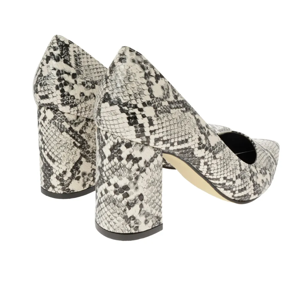 Zapatilla Fabiola color blanco snake con textura