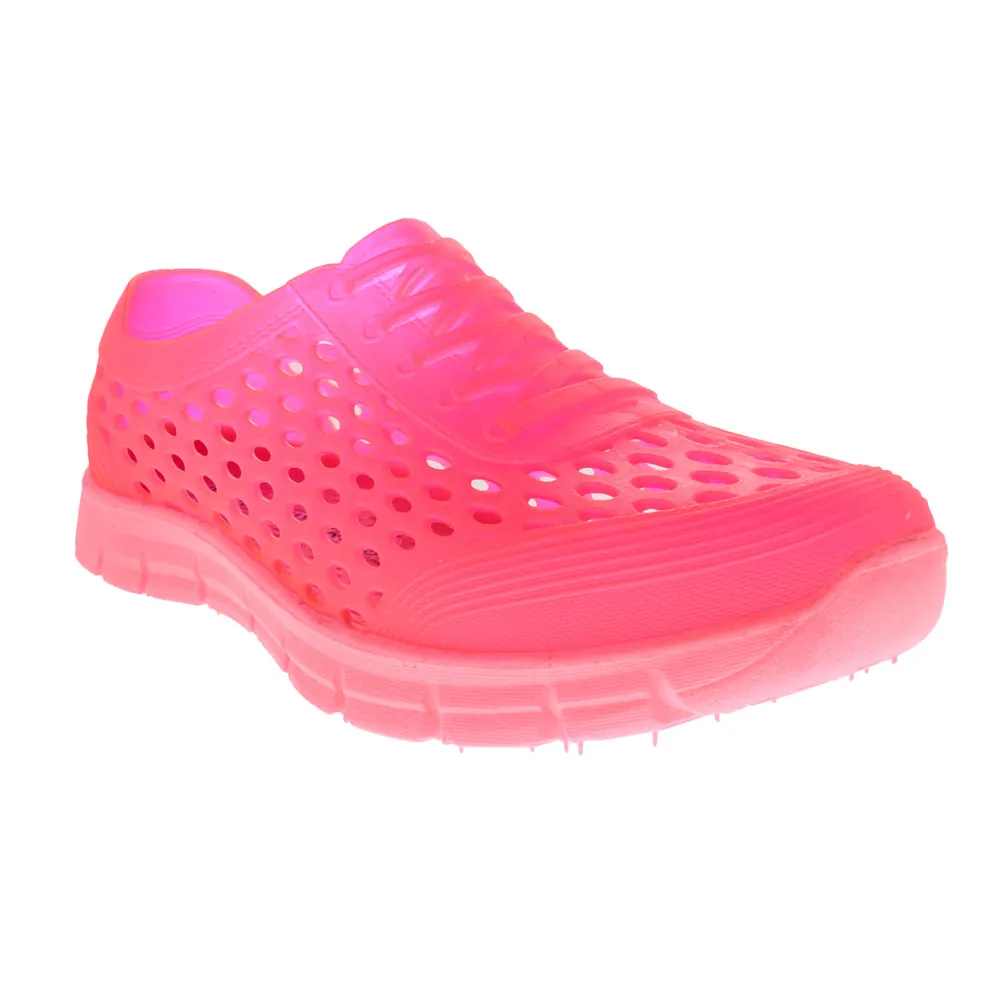 Tenis Sandra color rosa neon con diseño perforado