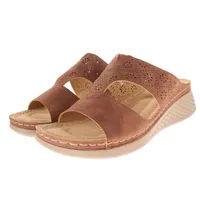 Sandalias Luna confort color café con cinta corrida en empeine