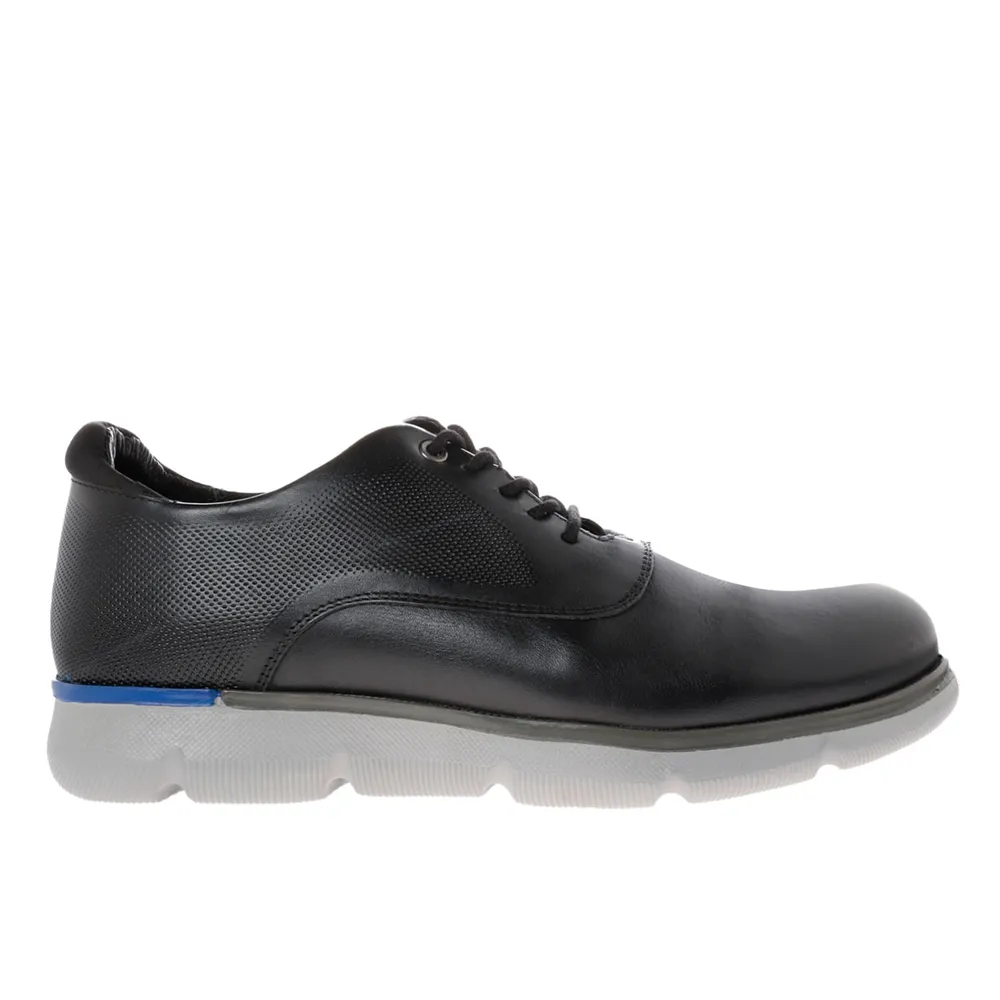 Zapatos Axel color negro con detalle azul y perforado