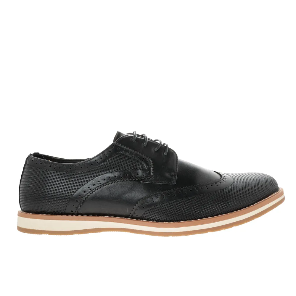 Zapatos Paulo color negro con detalle de costuras y perforado