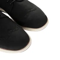 Zapatos Paulo color negro textura suave y detalle perforado