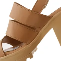 Sandalias Juana color camel con triple cinta