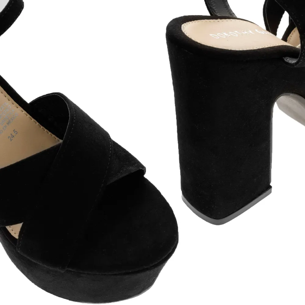 Sandalias Mariel color negro con plataforma