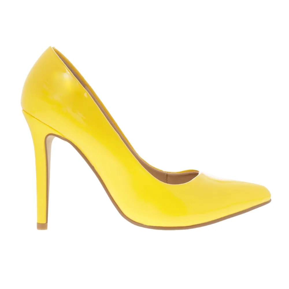 Zapatillas Liliana color amarillo charol