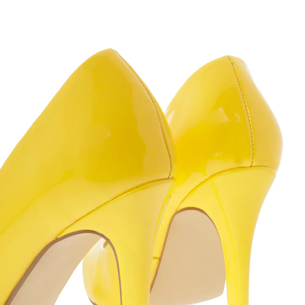 Zapatillas Liliana color amarillo charol