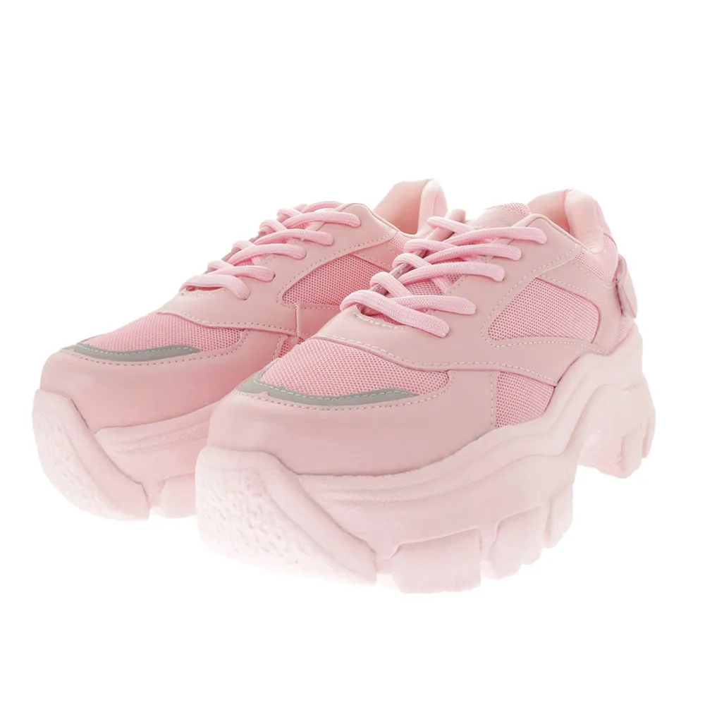 Tenis Rosalía color rosa con suela alta