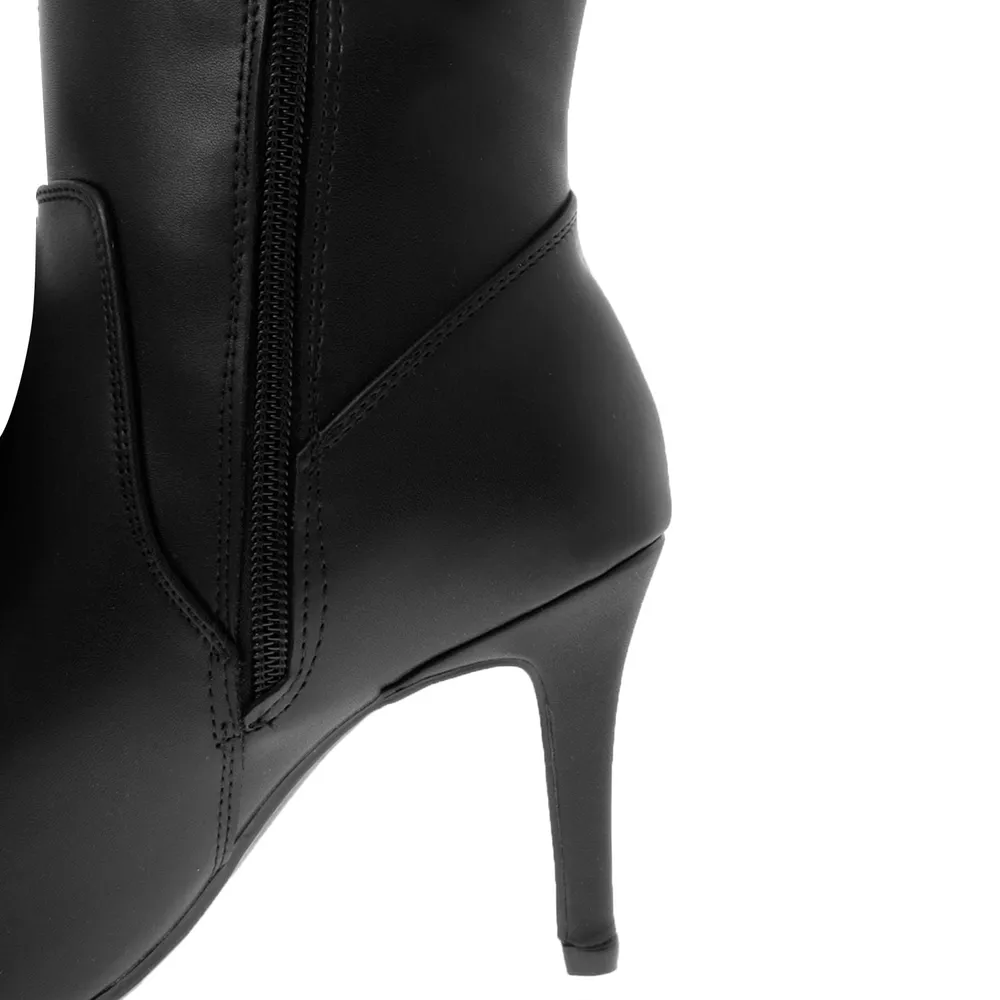 Botas Lucy color negro con cierre