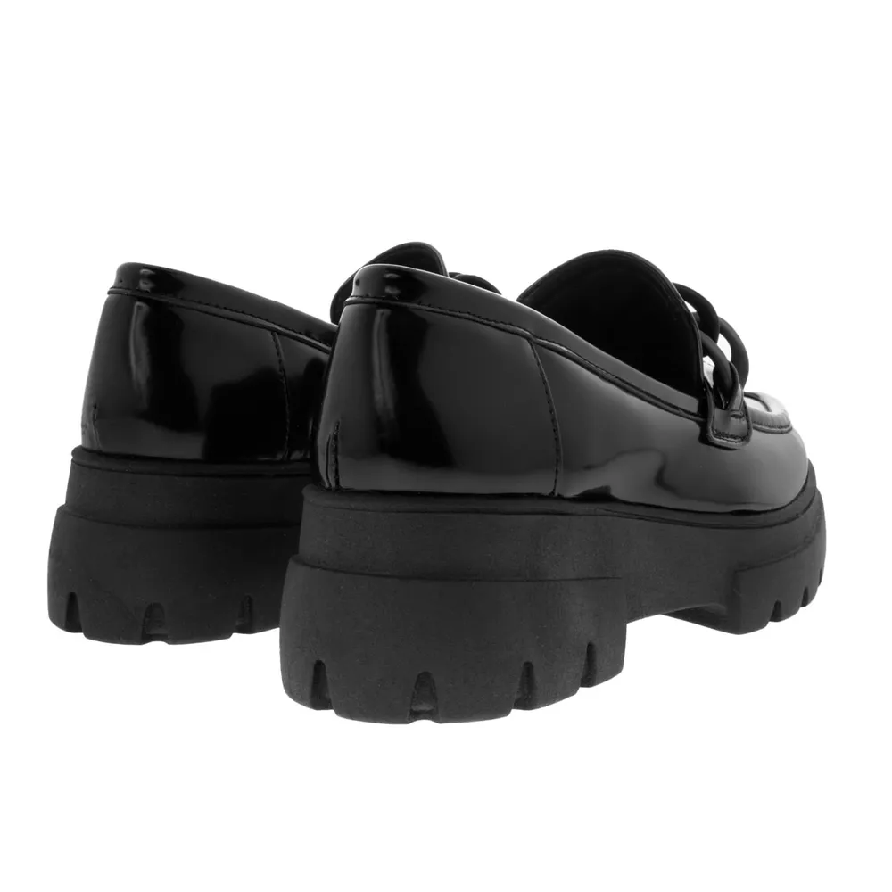 Mocasín Xime color negro con cadena negra