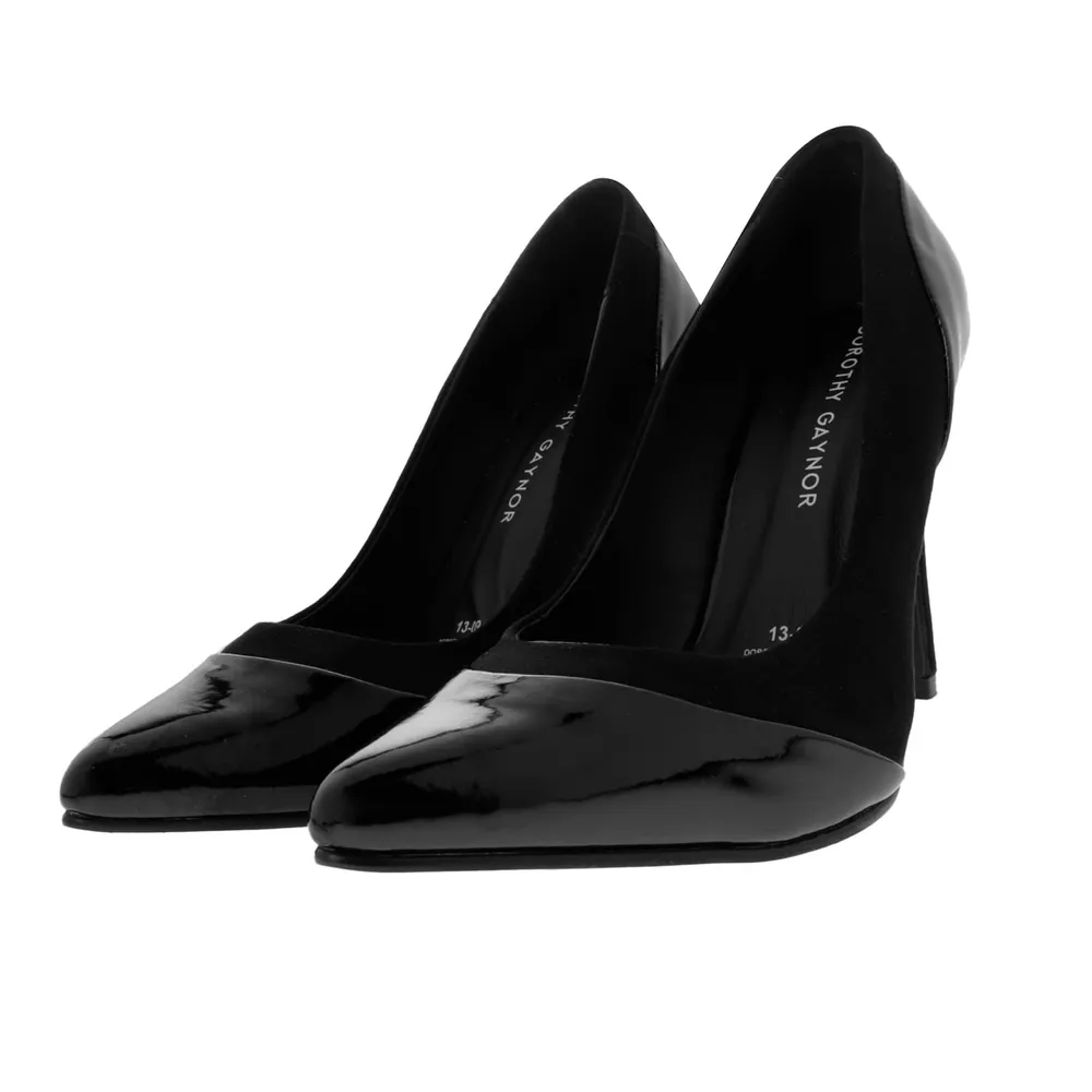Zapatillas Liliana color negro con charol