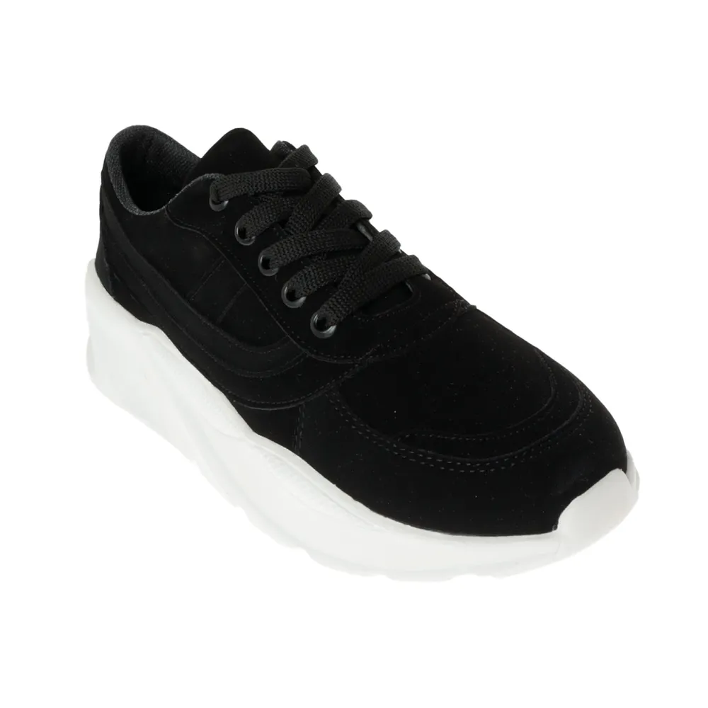 Tenis Abigail color negro con suela de goma blanca